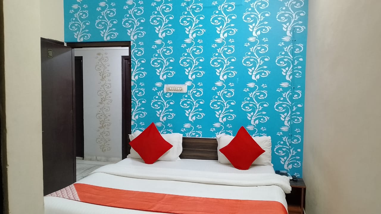 NEW DELHI GRAND GUEST HOUSE - Tap to explore photos