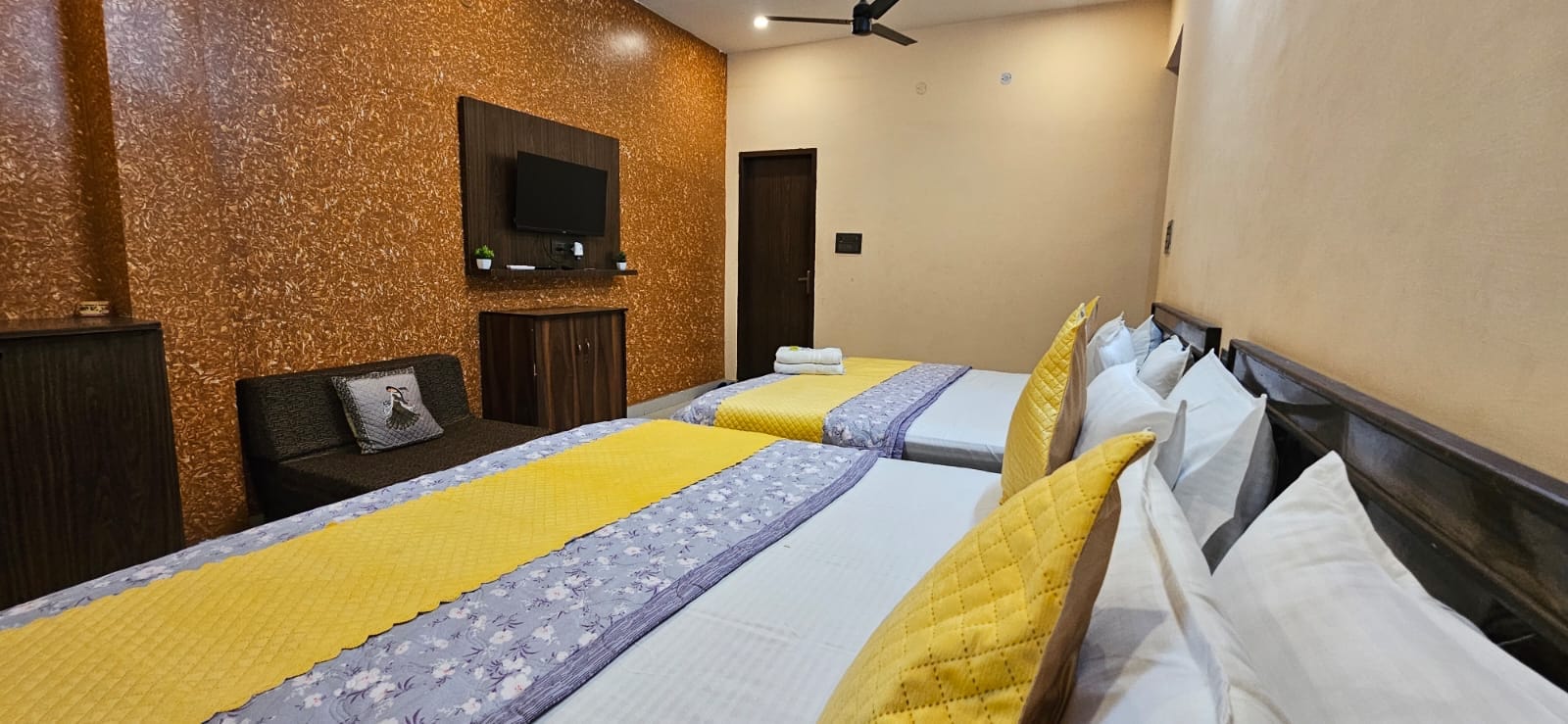Krishna' Land Homestay - Tap to explore photos