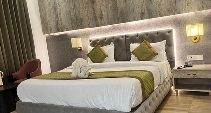 Shanti Niketan Sindhi Dharamshala Room Type - EXECUTIVE ROOM