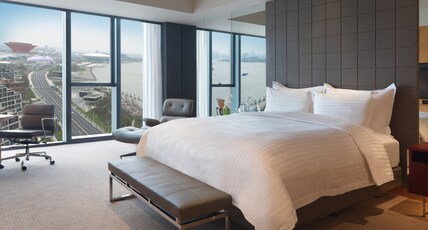 InterContinental Shanghai Expo Room Type - 1 King Classic River View High Floor