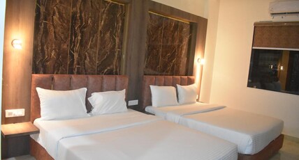 Hotel Akhilesh yagya Room Type - Deluxe  Twin Four Bed