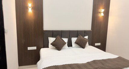 Kiwi Inn Hotel Palda Room Type - 3Bed Family Suite Room