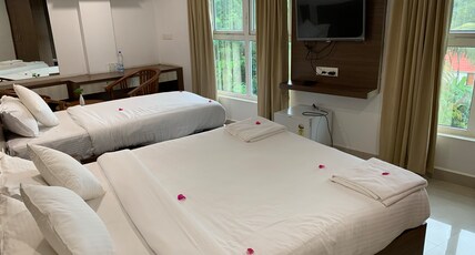 LILLY RIBERA RESIDENCY Room Type - Family Room with River View