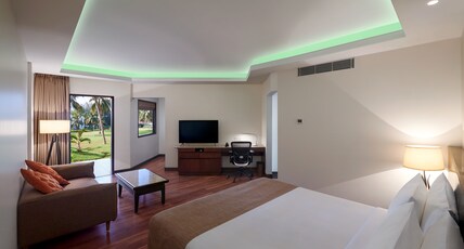 Holiday Inn Resort Room Type - King Bed Premium Smoking