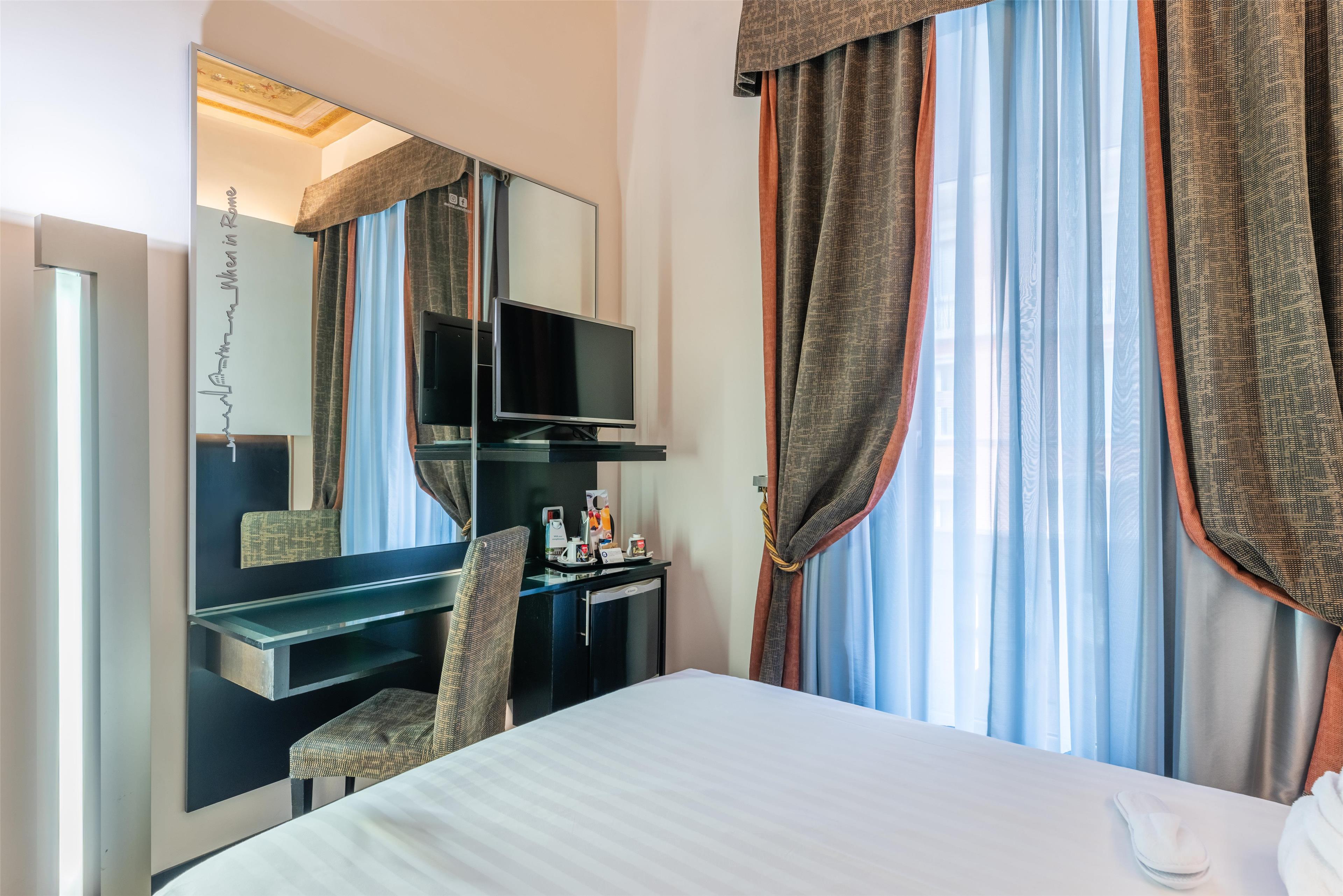 Best Western Plus Hotel Universo - Tap to explore photos