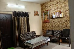 Vardaan Paying Guest House