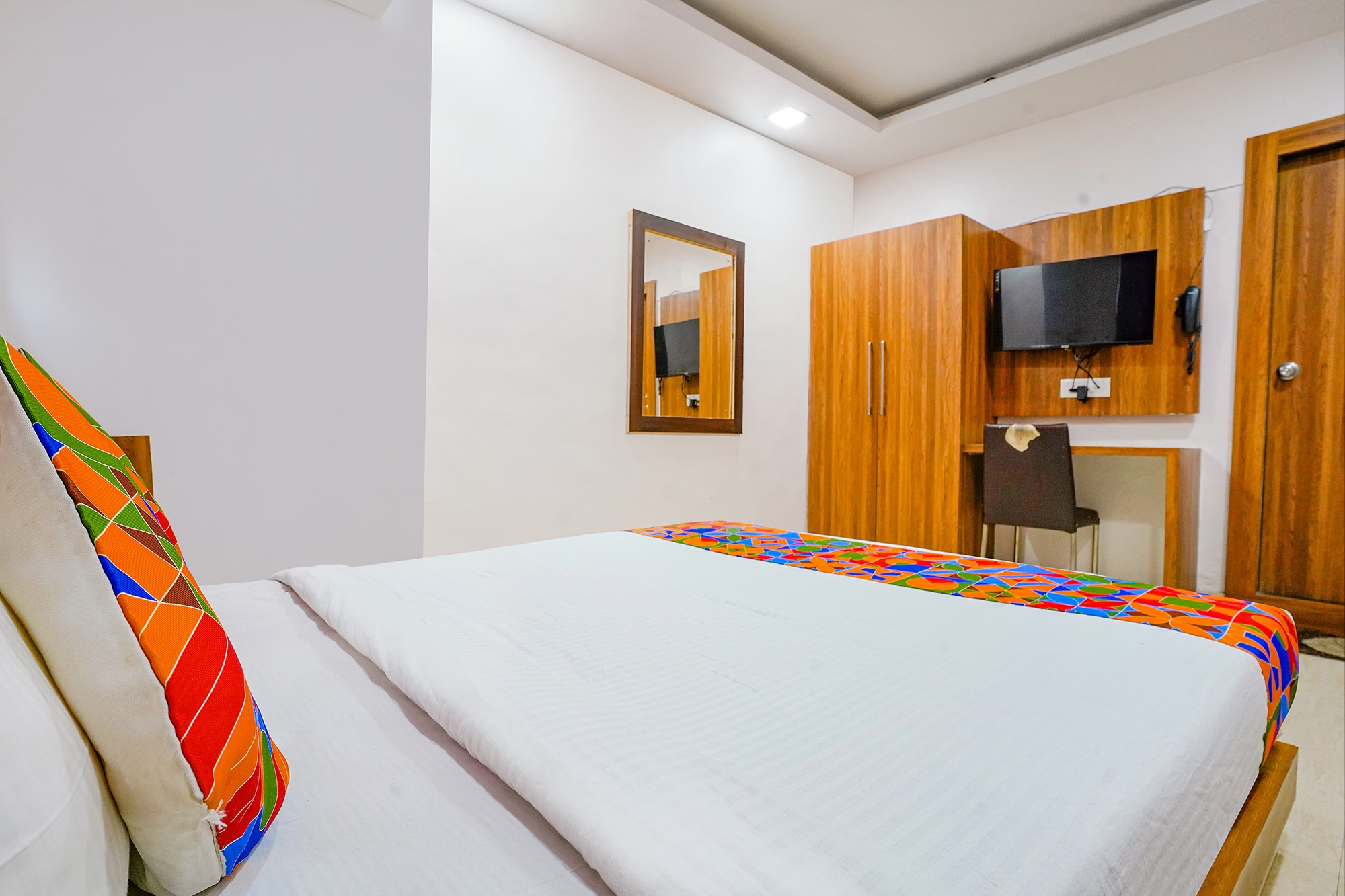 Via Diamond - Tap to explore photos