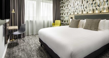 Mercure Newport Hotel Room Type - Classic room with view, 1 king bed