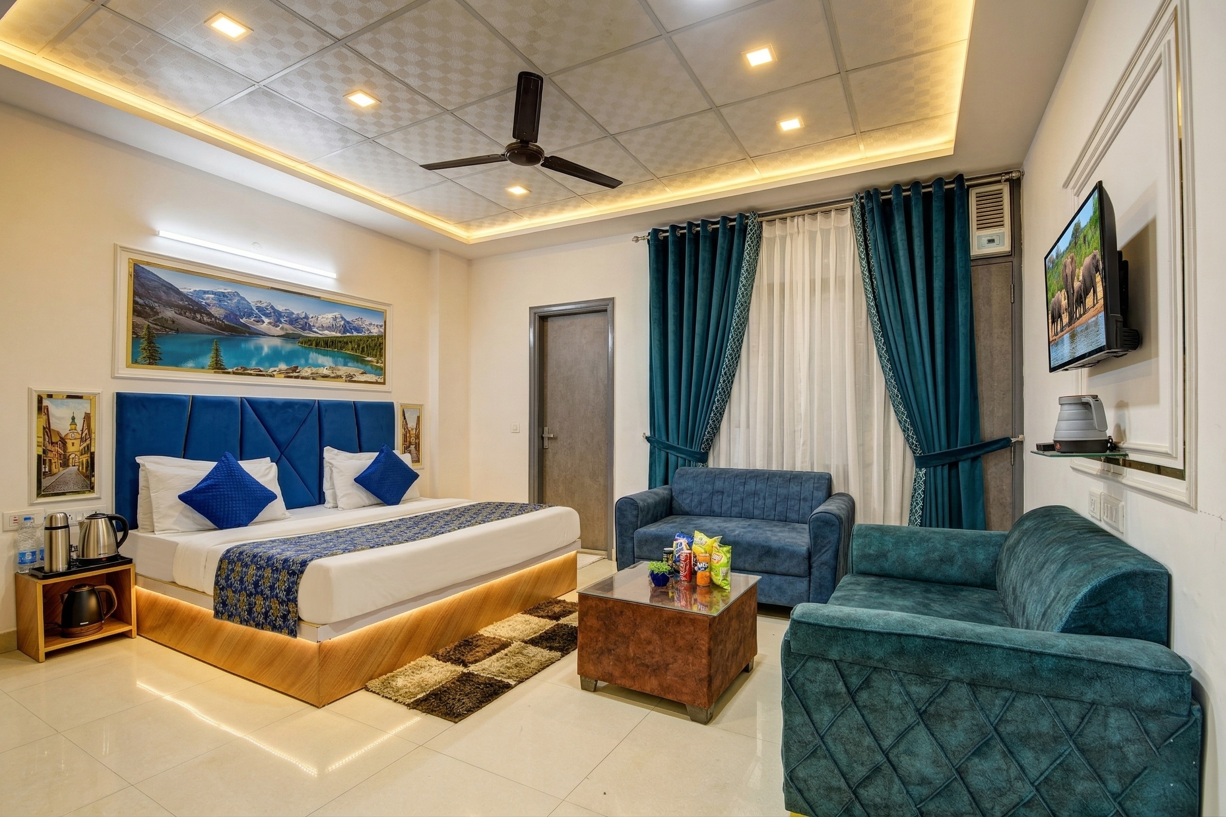 Cozy Nest Rohini | Couple & Business Traveller - Tap to explore photos