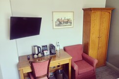 OYO The Greyhound Inn