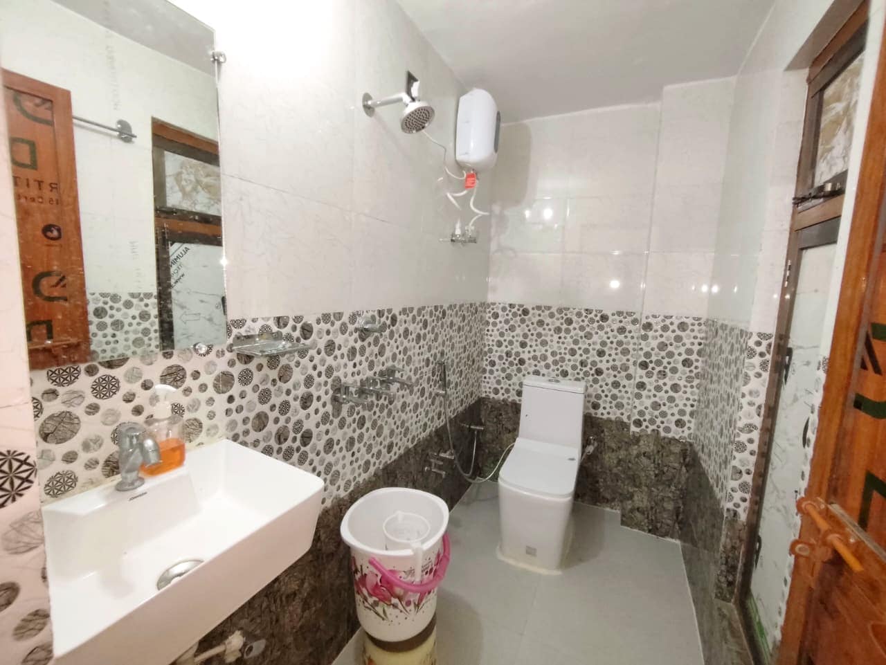 Paramjyoti Home Stay Near Ram Mandir ayodhya - Tap to explore photos
