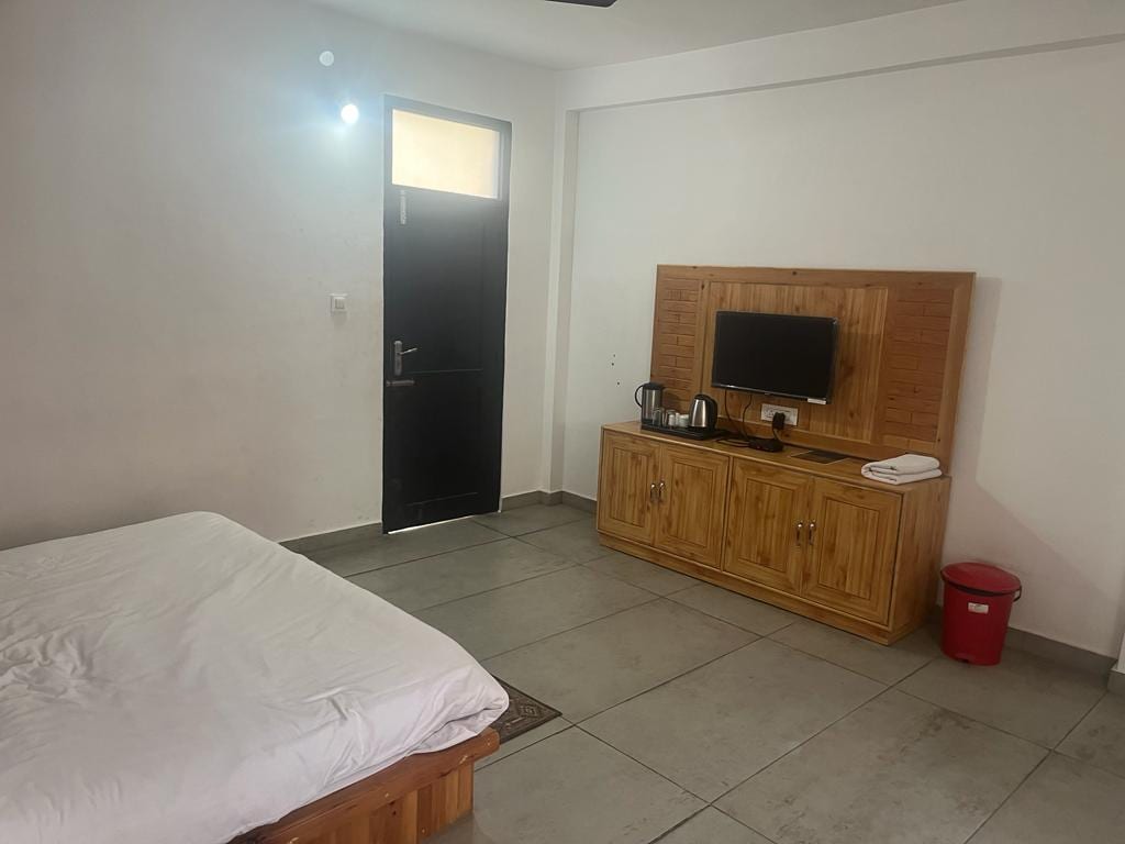 Kasol Pacific - Tap to explore photos