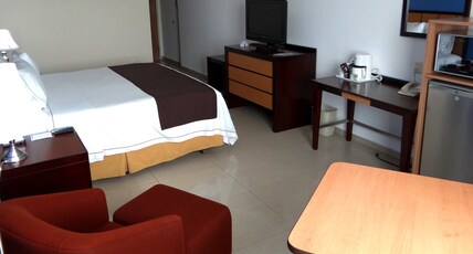 Holiday Inn Express PARAISO DOS BOCAS Room Type - 1 King Suite