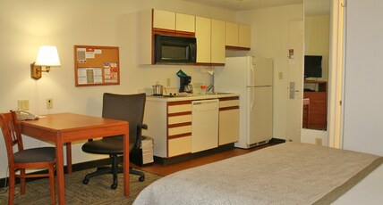 Candlewood Suites SYRACUSE-AIRPORT Room Type - 1 Queen 1 Bedroom Suite Mobil Access Tub