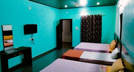 SRI KAMALESHA RESIDENCY AND LODGE Room Type - Five Bed Room AC