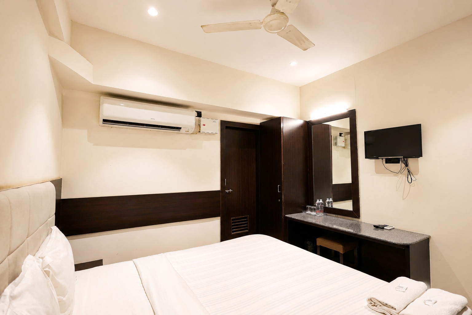 HOTEL SHAGUN - ROOMS & BANQUET - Tap to explore photos