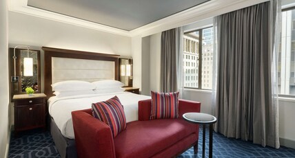 Hilton Checkers Room Type - 1 KING HEARING ACC