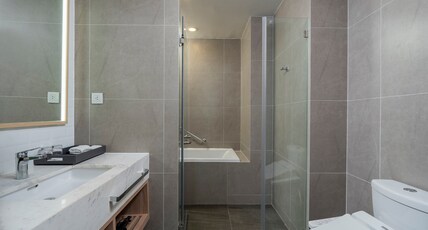 Staybridge Suites Bangkok Thonglor, an IHG hotel Room Type - 1 King 1 Bedroom Suite High Floor Staybridge Suites Bangkok Thonglor, an IHG hotel Room Type - 1 King 1 Bedroom Suite High Floor