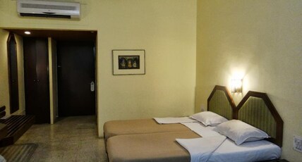 Hotel Paradise - Dasaprakash Group Room Type - Standard AC Room