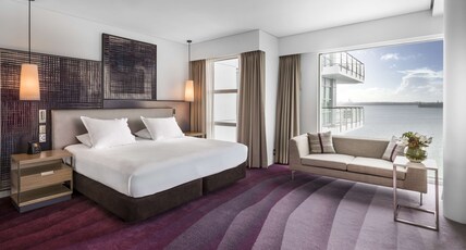 Hilton Auckland Room Type - DELUXE HARBOUR VIEW PLUS