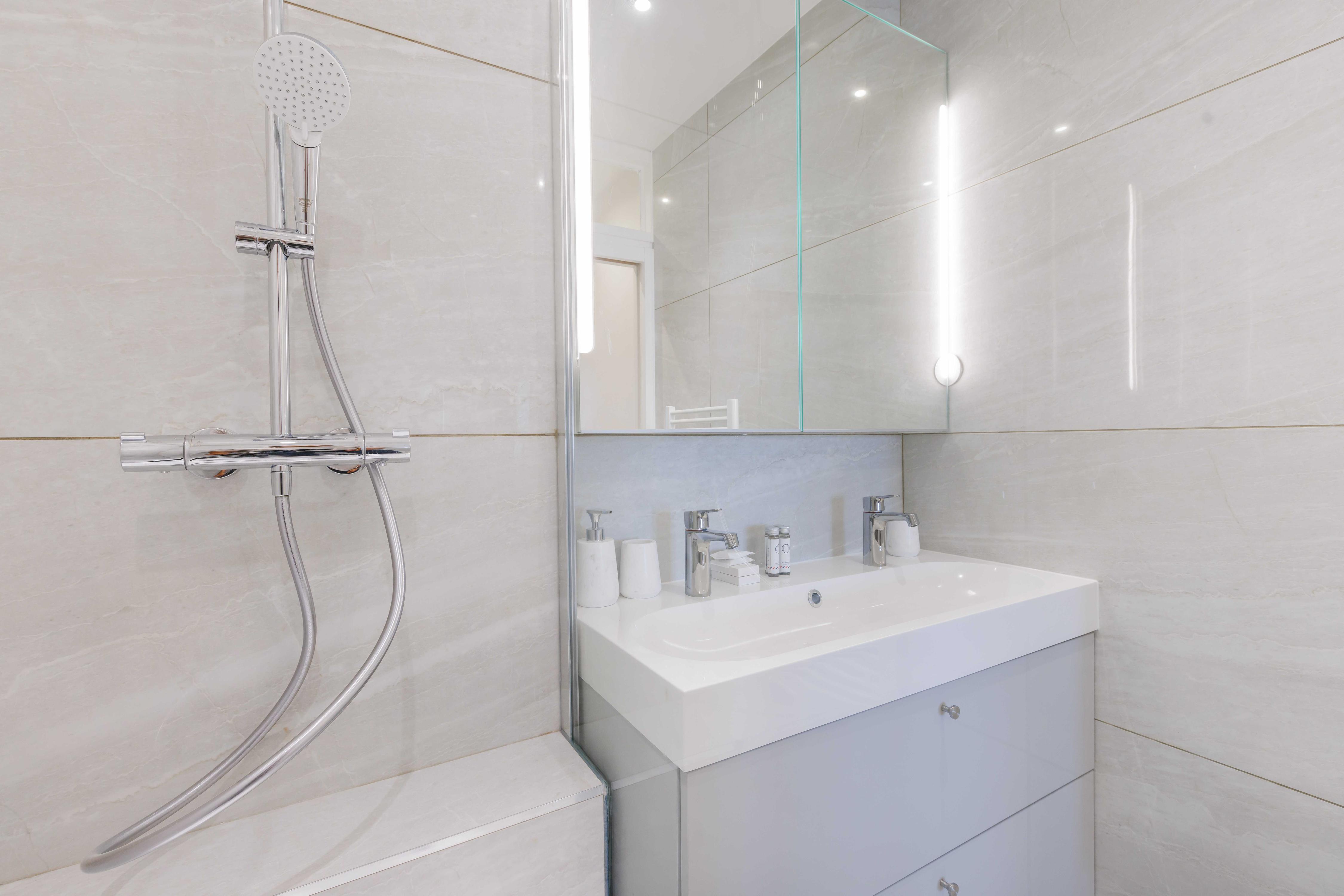 Comfortable flat - 1BR/4P - Place de Clichy - Tap to explore photos