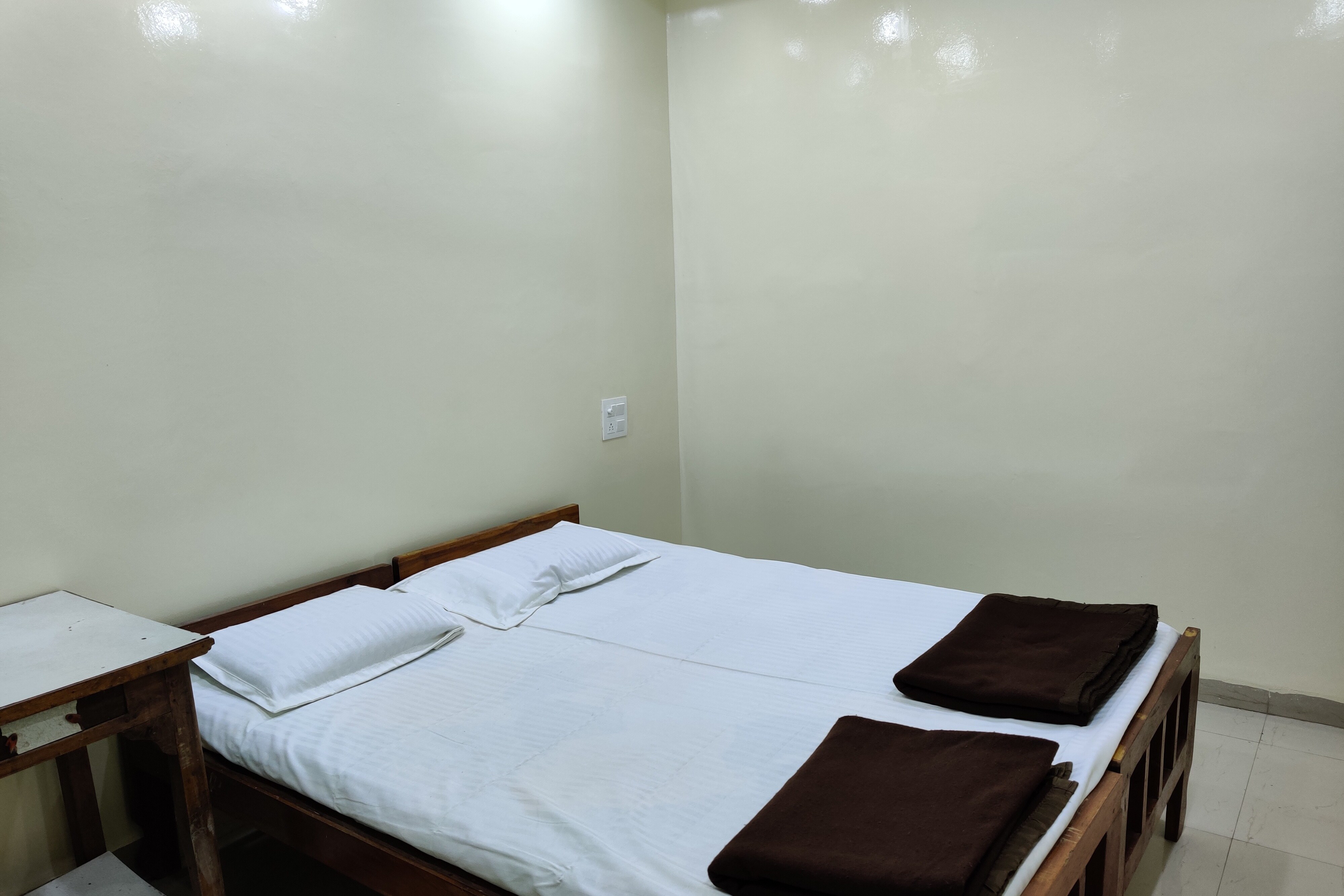 Hotel Pushpak Lodge - Tap to explore photos