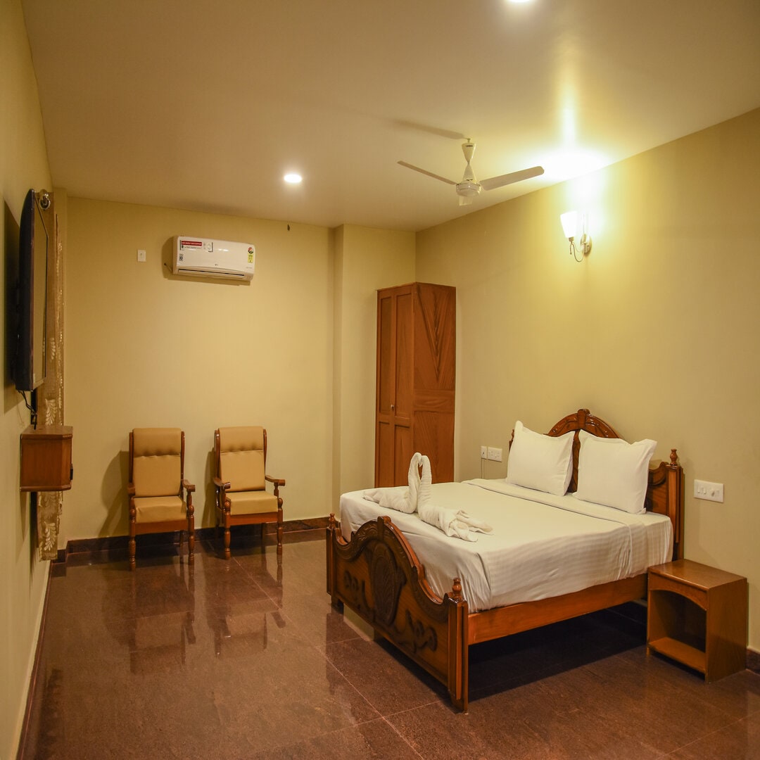 Poppys Tower - Tap to explore photos