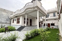 The London Villa