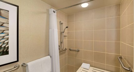 Hilton Chicago/Magnificent Mile Suites Room Type - 2DBL 1BDRM STE ACC RI SHWR