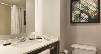 Embassy Suites by Hilton Richmond Room Type - 2 QUEEN 1 BDRM SUITE NOSMK