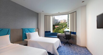 Four Points by Sheraton Singapore, Riverview Room Type - Guest room, 2 Twin, River view