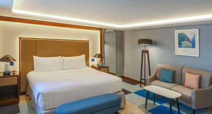 Queen Elizabeth 2 Room Type - Captains Room with 1 King Size bed