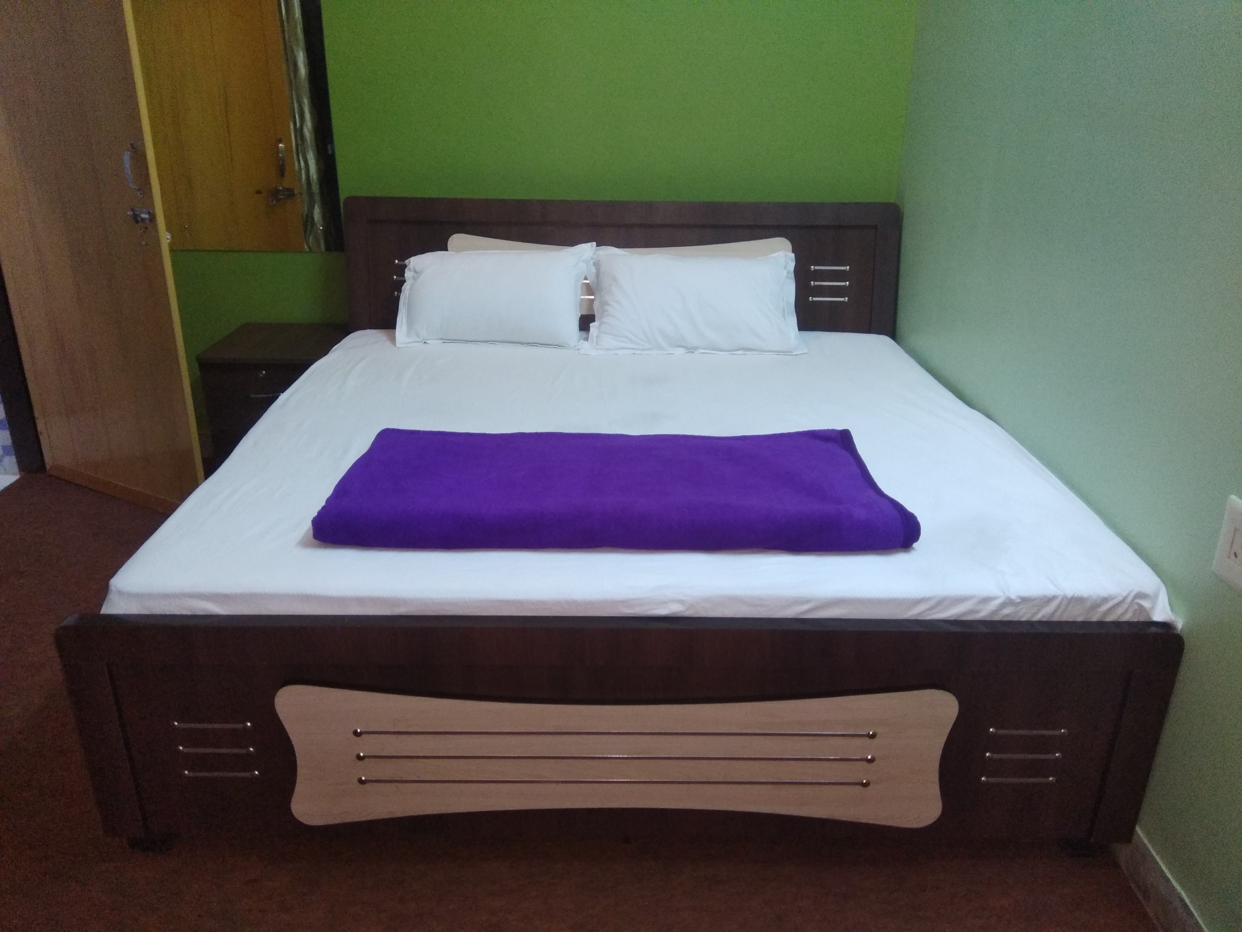 Hotel Zamarrud palace - Tap to explore photos