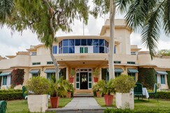 Shikarbadi Hotel ( By the Lake )- Heritage by HRH Group of Hotels