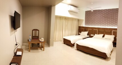 THE HOTEL METRO Room Type - Deluxe ROOM