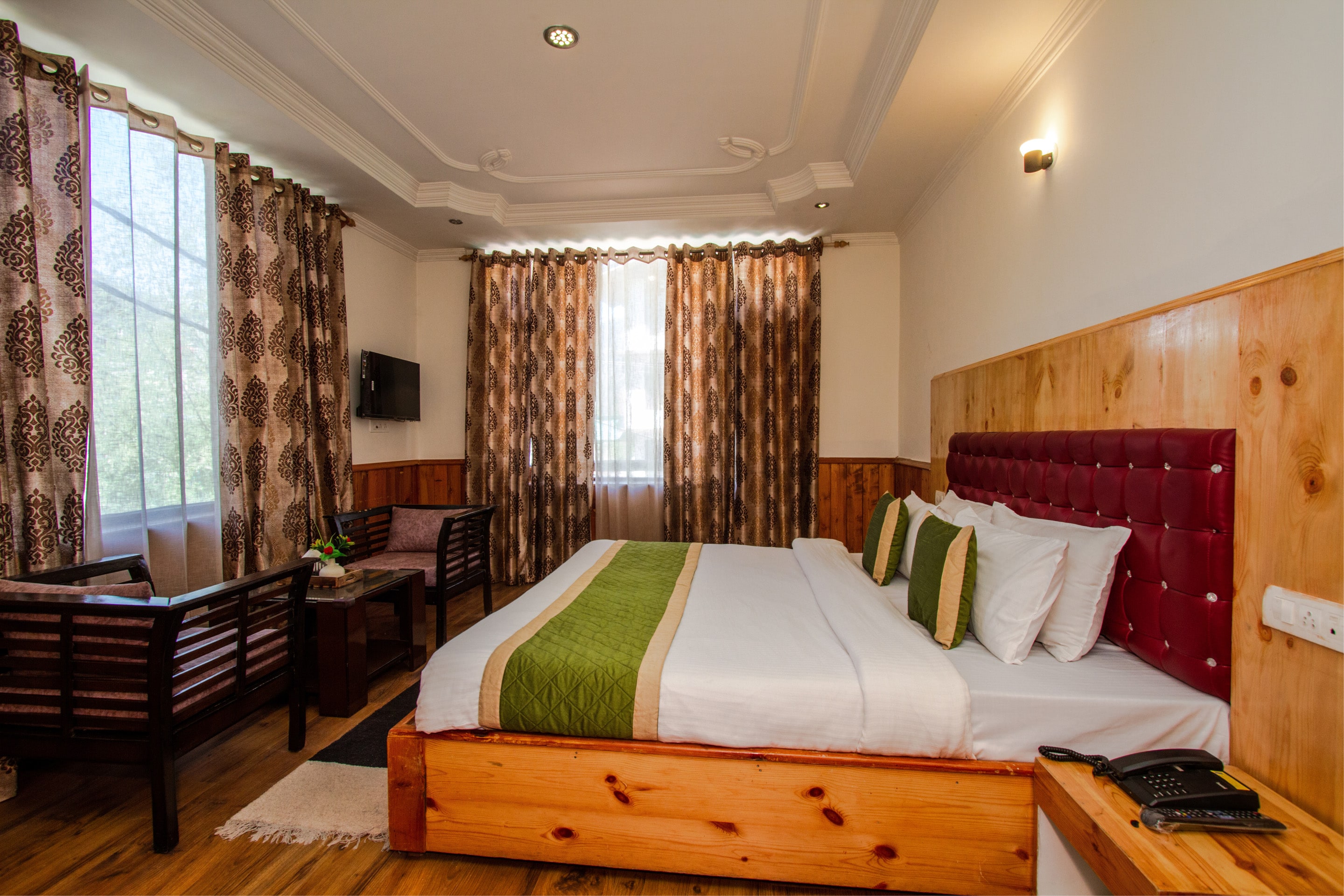 Tripli Hotels Conifer Wood Cottage - Tap to explore photos
