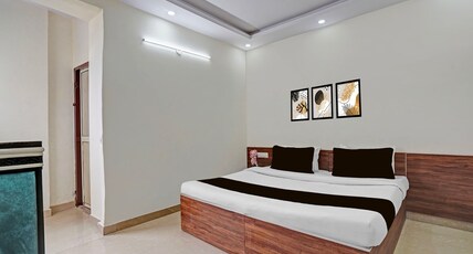 Hotel O by OYO SK Plaza Room Type - Classic