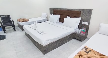 MEERA RESIDENCY VRINDAVAN- 10 Minutes walking from Banke bihari ji Temple Room Type - FOUR BED FAMILY ROOM