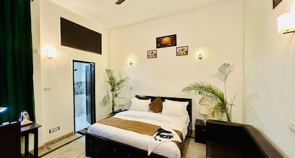 The White Scent - Near Noida Sector 18 Metro Room Type - Deluxe Room The White Scent - Near Noida Sector 18 Metro Room Type - Deluxe Room