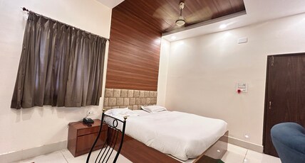 Hotel Debarshi Room Type - Premium Deluxe