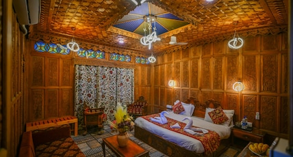 Anarkali Luxury Houseboats Room Type - Premium Room Anarkali Luxury Houseboats Room Type - Premium Room