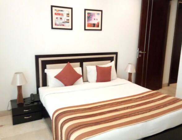 Luxury 3BHK APART Near MAX SAKET E Block(LIFT) - Tap to explore photos