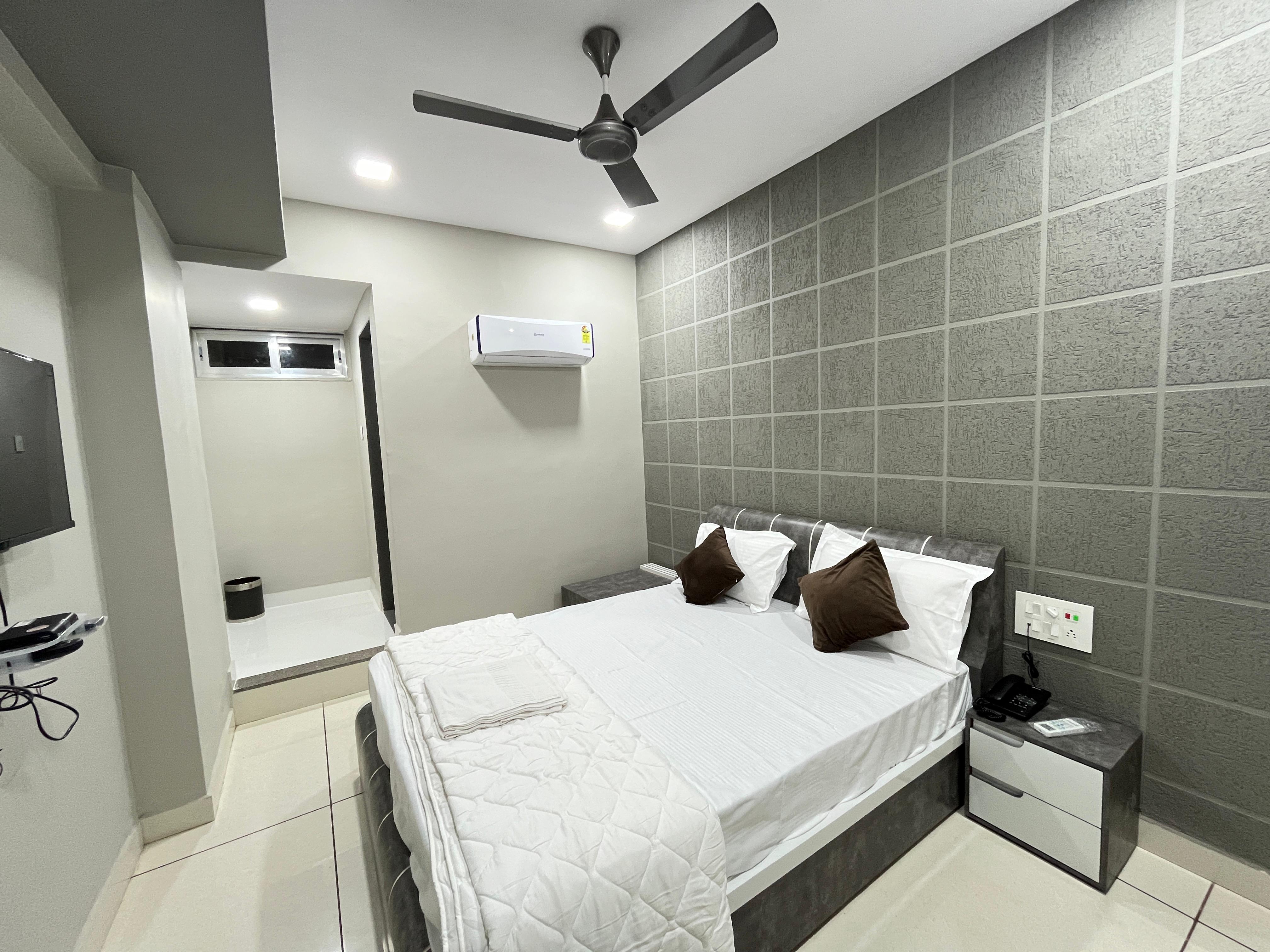 Hotel Fiona - Tap to explore photos