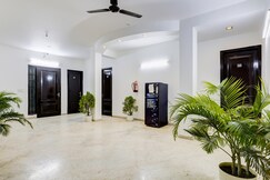 Townhouse by OYO Mayfield Garden Nearby Golf Course Road