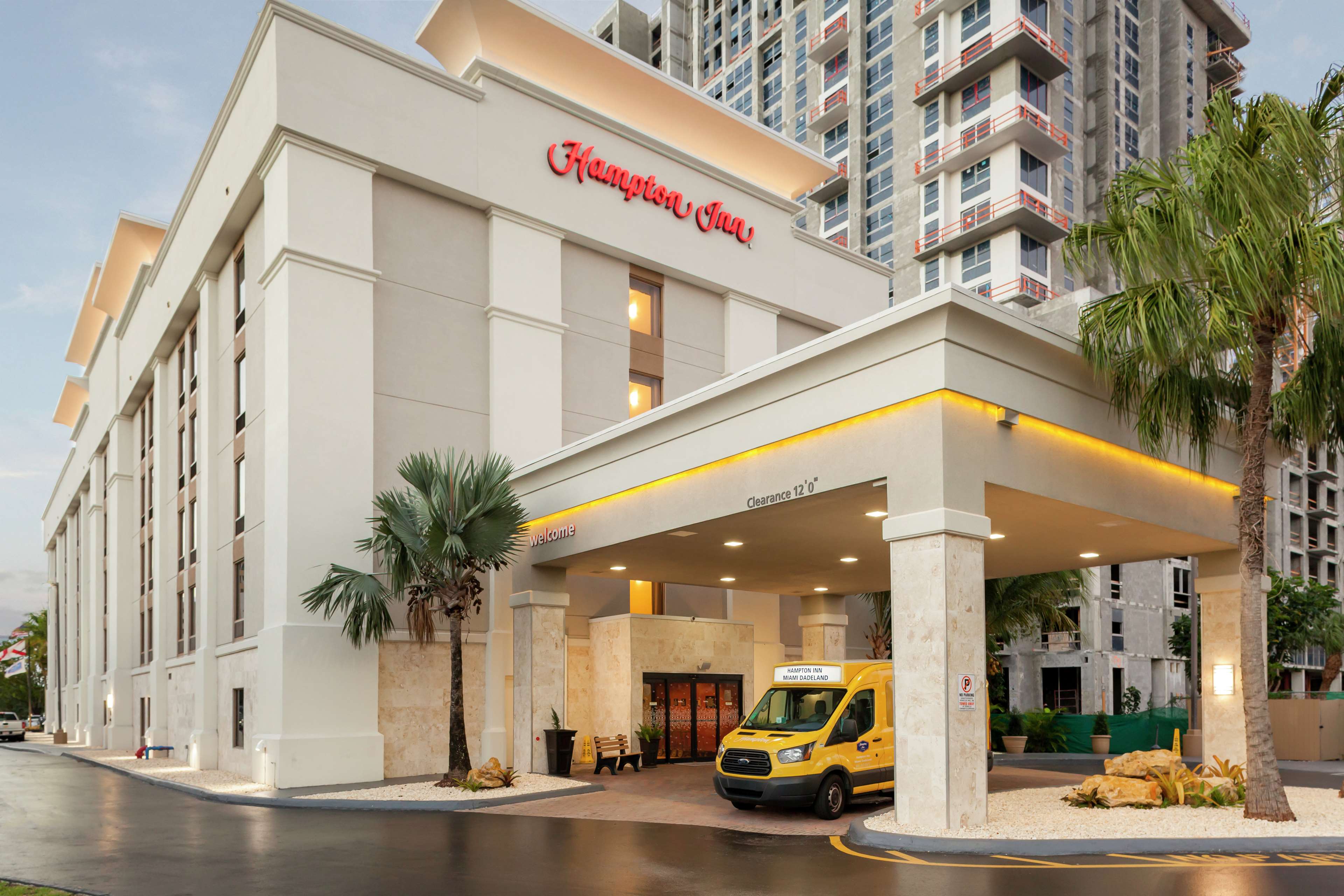 Hampton Inn by Hilton Miami Dadeland - Tap to explore photos