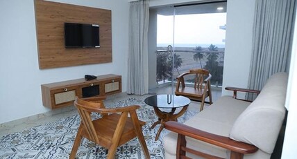 Palm Breeze Beach Resort Room Type - Suite Room with Sea View