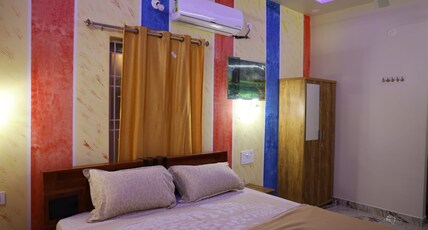 Lake Palace Room Type - Deluxe Room with Lakeview