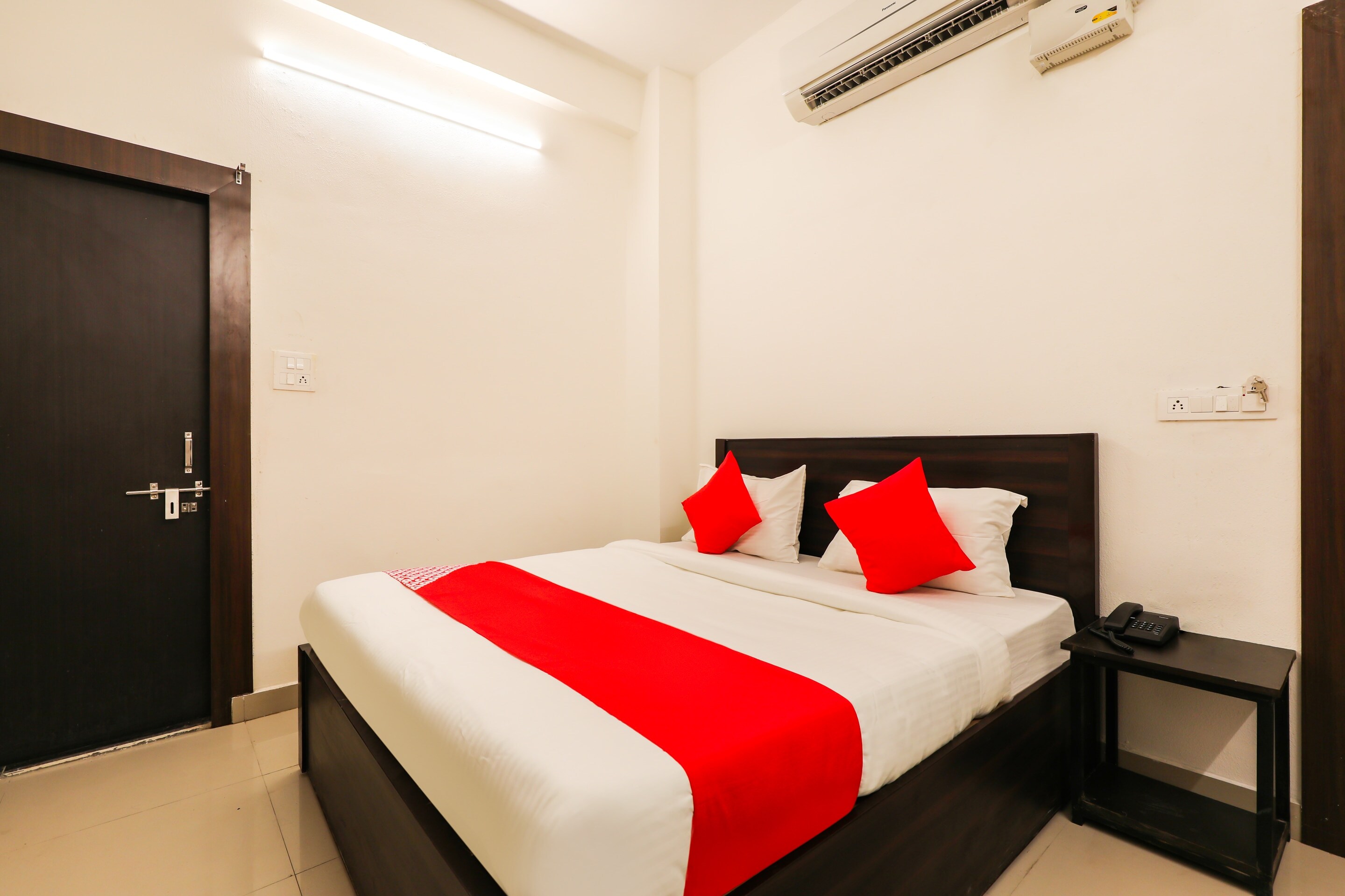 Hotel O by OYO Saket inn - Tap to explore photos