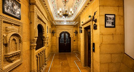 Garh Adhiraj A Luxurious Boutique Haveli Room Type - Maharaja Suite with Jarokha