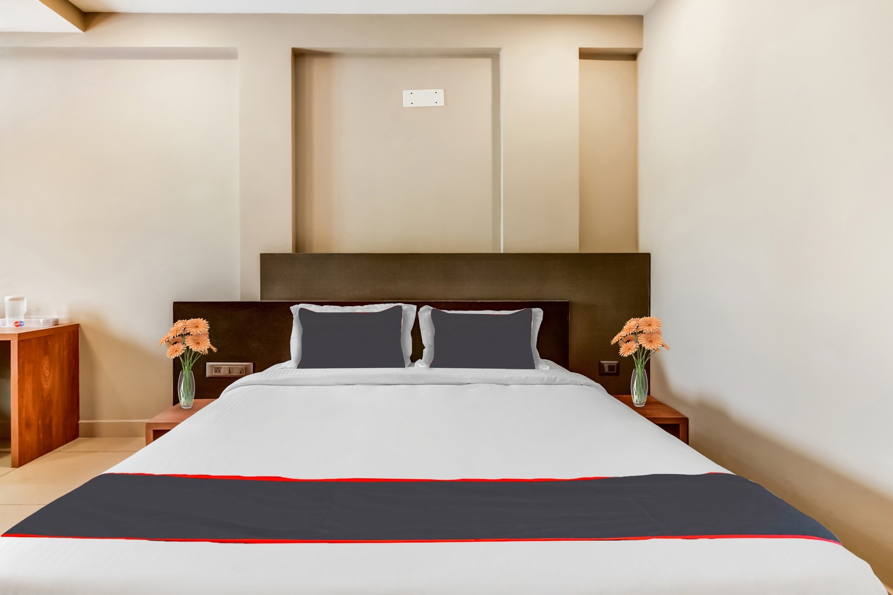 Collection O Yashas Serviced Apartment - Tap to explore photos
